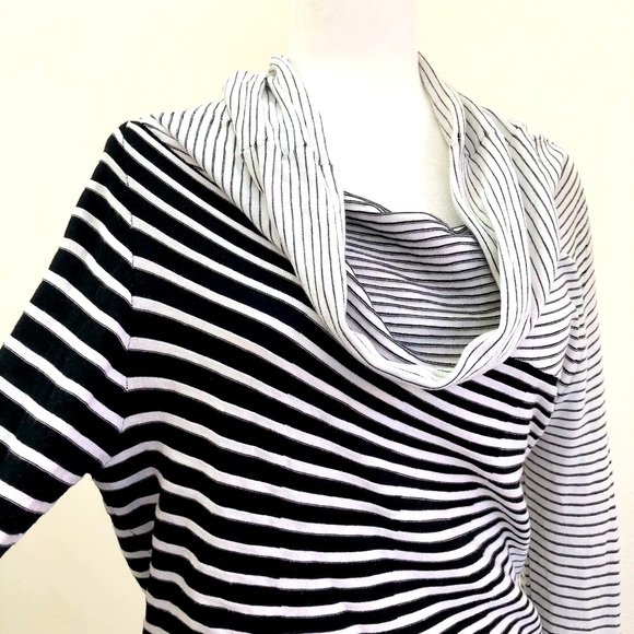 ⭐️Alison Sheri⭐️Asymmetrical Stripes Sweater - Picture 4 of 8